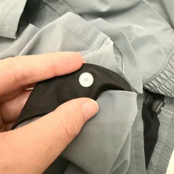 Lululemon Mens Gray Pace Breaker Short Size Medium - Picture 4 of 4